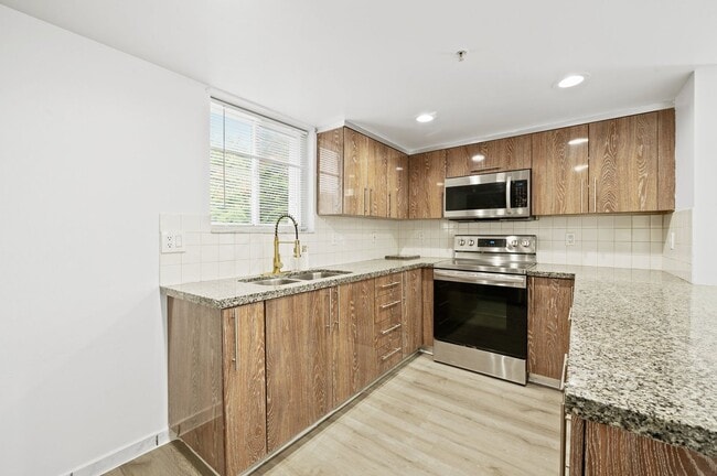 651 NW 82nd Ave in Miami, FL - Building Photo - Building Photo