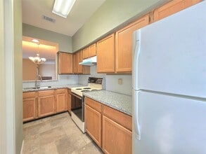 7663 Cambridge St in Houston, TX - Building Photo - Building Photo