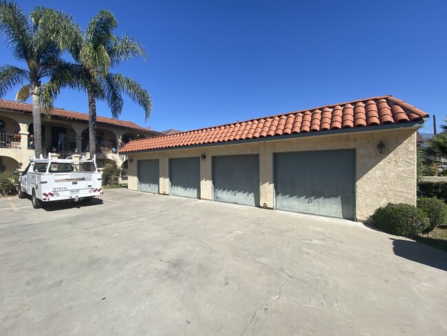 126 N 12th St in Santa Paula, CA - Building Photo - Building Photo