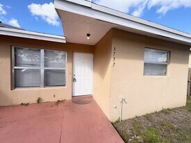 3737 Mil-Lake Cir in Greenacres, FL - Building Photo