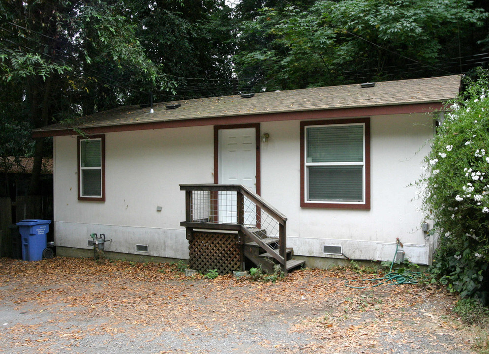 14860 River Rd in Guerneville, CA - Foto de edificio