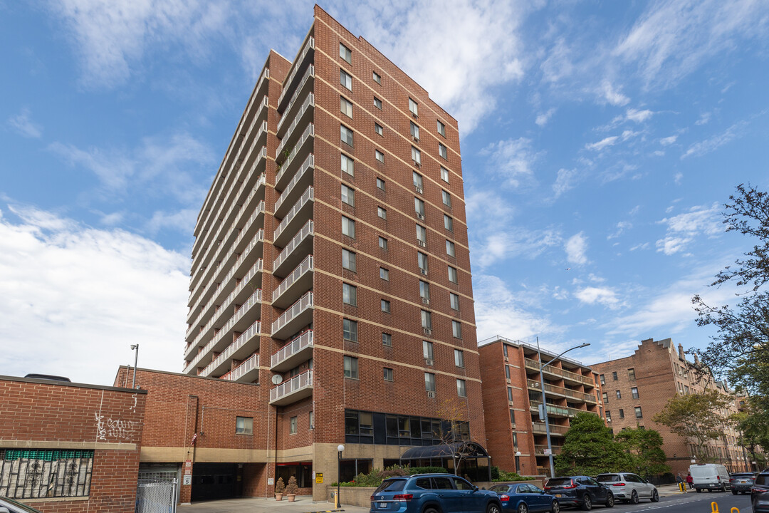 Wisteria Tower Medical Center in Flushing, NY - Building Photo