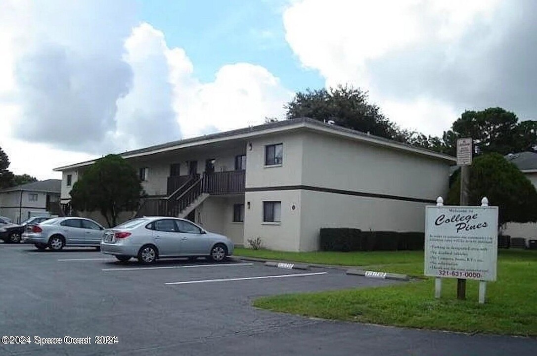 1560 University Ln-Unit -606 in Cocoa, FL - Foto de edificio