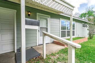 2433 S Austin Ave in Pearland, TX - Building Photo - Building Photo