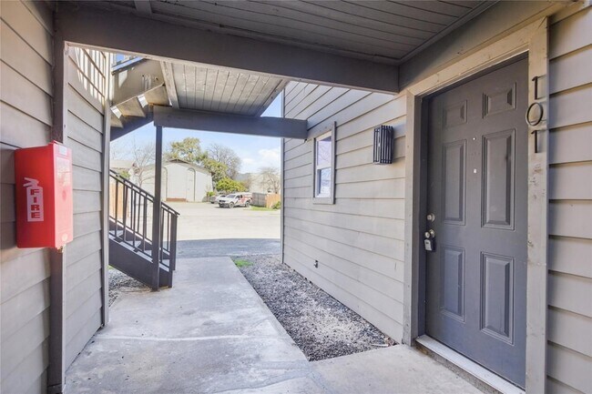 2707 Windswept Cove, Unit 101 in Austin, TX - Building Photo - Building Photo