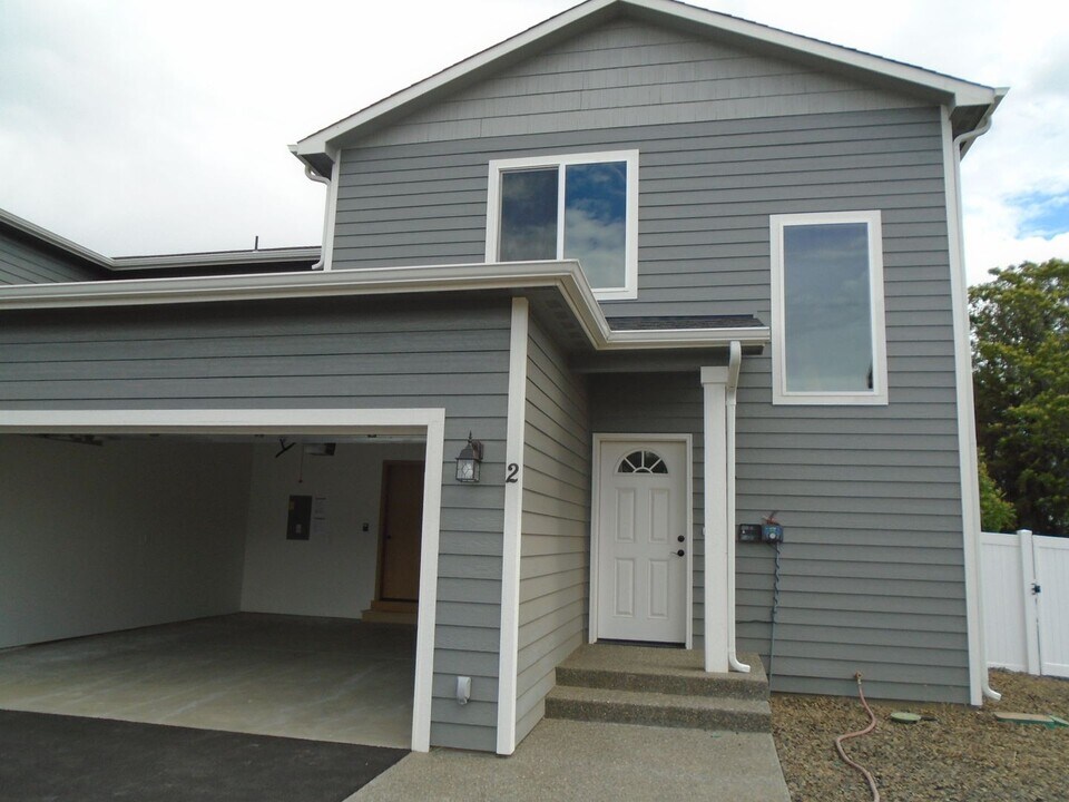 703 N 29th Ave in Yakima, WA - Building Photo