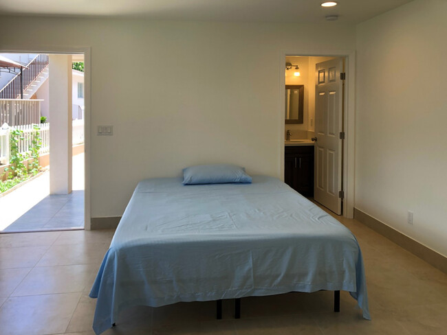 2036 9th Ave, Unit Stduio Room in Honolulu, HI - Building Photo - Building Photo
