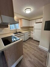 335 SW 1st St, Unit 2 in Warrenton, OR - Foto de edificio - Building Photo