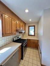 18 Alexander Ave, Unit 2 in Medford, MA - Foto de edificio - Building Photo