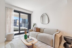 1033 Nelson St. in Vancouver, BC - Building Photo