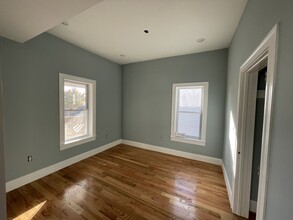 15 Harold St, Unit 3 in Somerville, MA - Building Photo - Building Photo