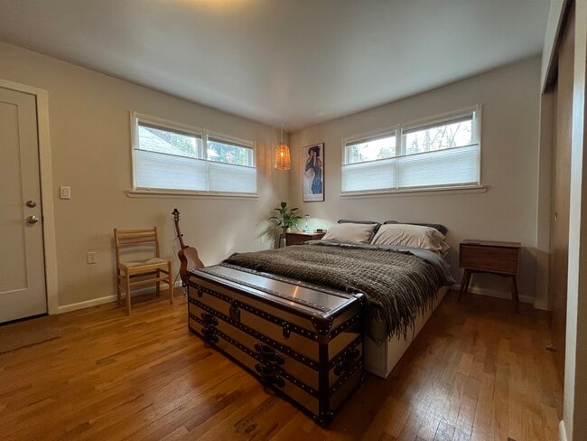 19202 20th Ave NW, Unit Coastal Suite in Shoreline, WA - Building Photo - Building Photo