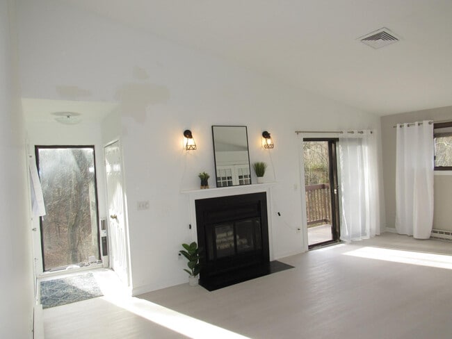 10 Ridgedale Dr in Clinton Township, NJ - Building Photo - Building Photo