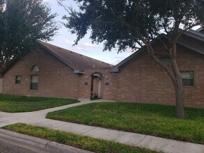 2500 Tahiti Dr, Unit #4 in Edinburg, TX - Building Photo - Building Photo