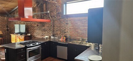 693 W North St, Unit 2 in Fayetteville, AR - Foto de edificio - Building Photo