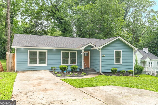 983 Poplar St SW in East Point, GA - Building Photo - Building Photo