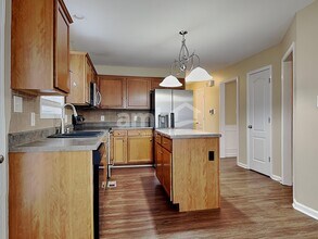 5523 Golden Gate Rd in Knoxville, TN - Foto de edificio - Building Photo