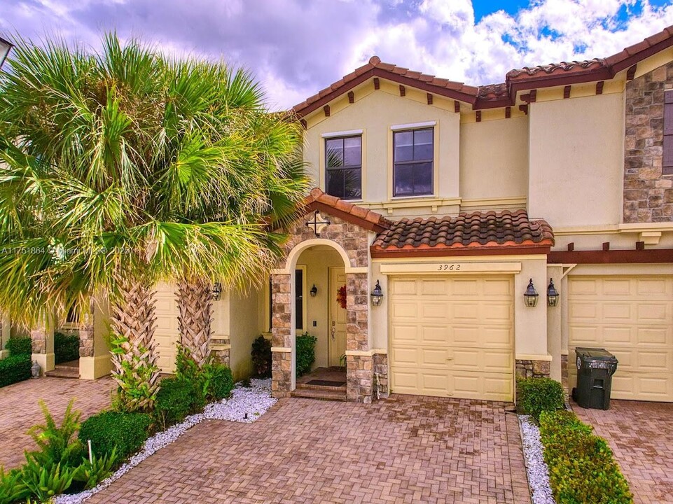 3962 Devenshire Ct in Coconut Creek, FL - Foto de edificio