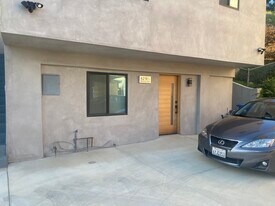 6219 1/2 Monterey Rd in Los Angeles, CA - Building Photo