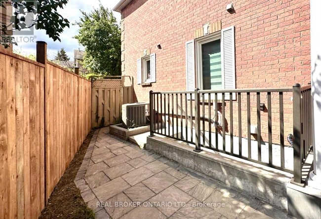 60 Steepleview Crescent in Richmond Hill, ON - Building Photo - Building Photo