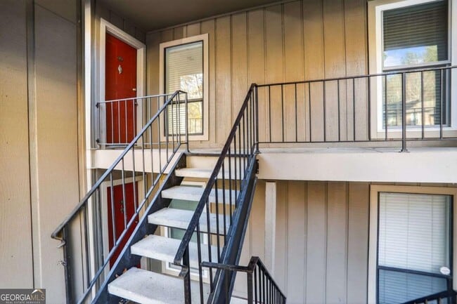 8740 Roswell Rd in Sandy Springs, GA - Building Photo - Building Photo