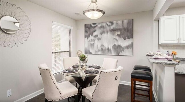 7100 Roswell Rd in Atlanta, GA - Building Photo - Building Photo