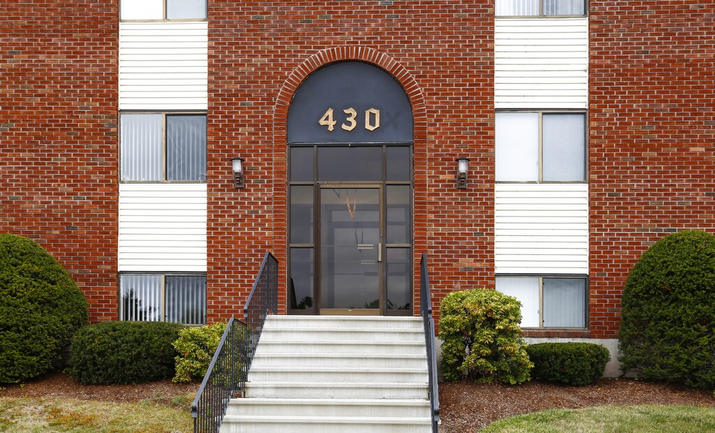 Skyline Commons Apartments in Dracut, MA