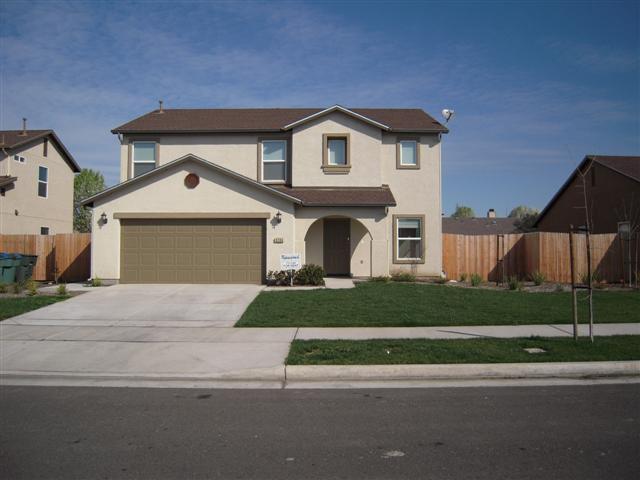 4204 W Rialto Ct in Visalia, CA - Building Photo