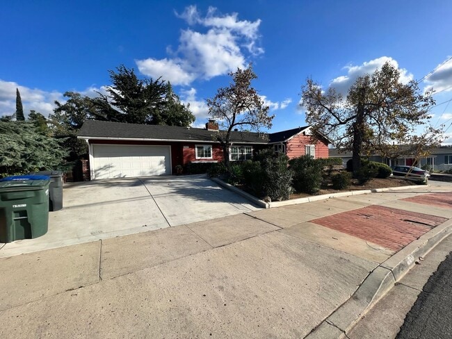 property at 1467 Country Crest Dr