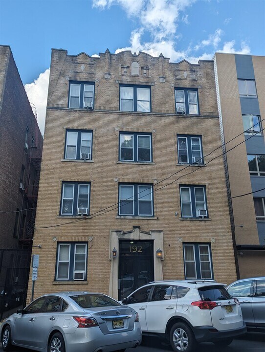 192 Kensington Ave in Jersey City, NJ - Building Photo