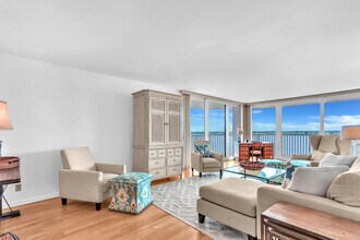 5480 N Ocean Dr in West Palm Beach, FL - Building Photo - Building Photo