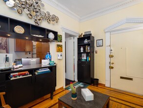 125 E 64th St in New York, NY - Building Photo - Interior Photo