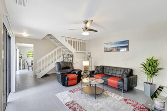 363 Prestwick Cir in Palm Beach Gardens, FL - Building Photo - Building Photo