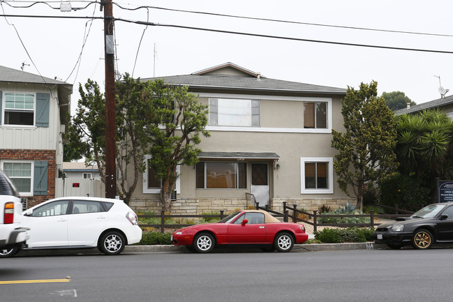 13459 Moorpark St in Sherman Oaks, CA - Building Photo - Building Photo