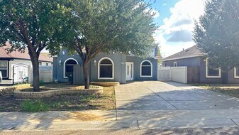 1511 Texoma St in Laredo, TX - Building Photo