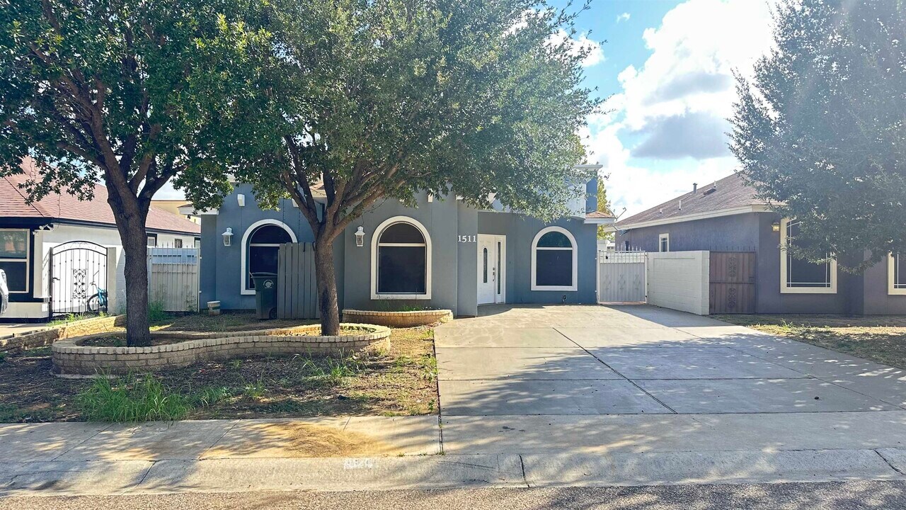 1511 Texoma St in Laredo, TX - Building Photo