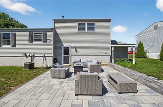 8003 Bamm Hollow Rd in Clay, NY - Building Photo - Building Photo