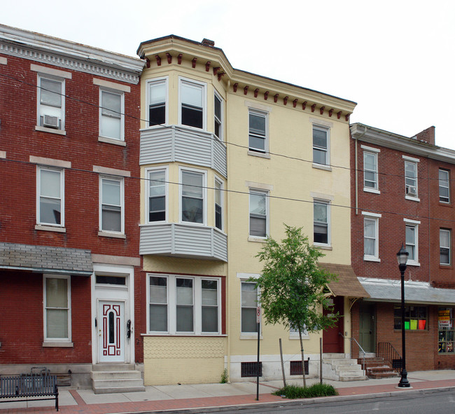 833 Dekalb St in Norristown, PA - Building Photo - Building Photo