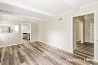 408 NE Noeleen Ln in Lee's Summit, MO - Building Photo - Building Photo