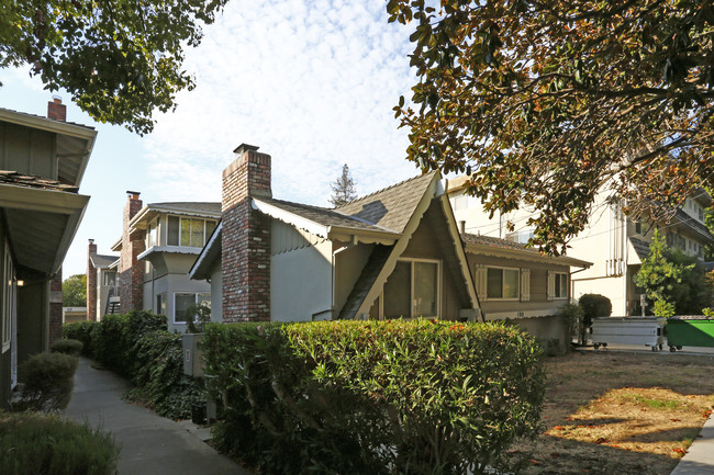 100 Glen Eyrie Ave in San Jose, CA - Foto de edificio - Building Photo