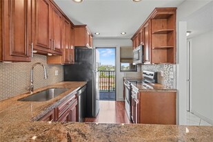 801 N Ocean Blvd in Pompano Beach, FL - Building Photo