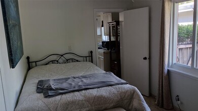 803 NE 21st Dr in Wilton Manors, FL - Building Photo - Building Photo