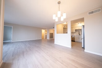 7200 York Ave S in Edina, MN - Building Photo - Building Photo