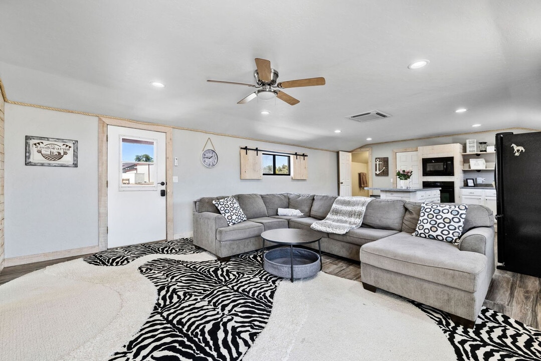 7625 N Williamson Valley Rd in Prescott, AZ - Foto de edificio