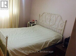 60 Seacliff Blvd in Toronto, ON - Building Photo - Building Photo