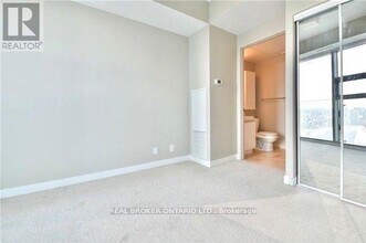 14-4414 York St in Toronto, ON - Building Photo - Building Photo