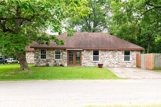 1019 Pine St in Bonham, TX - Building Photo - Building Photo
