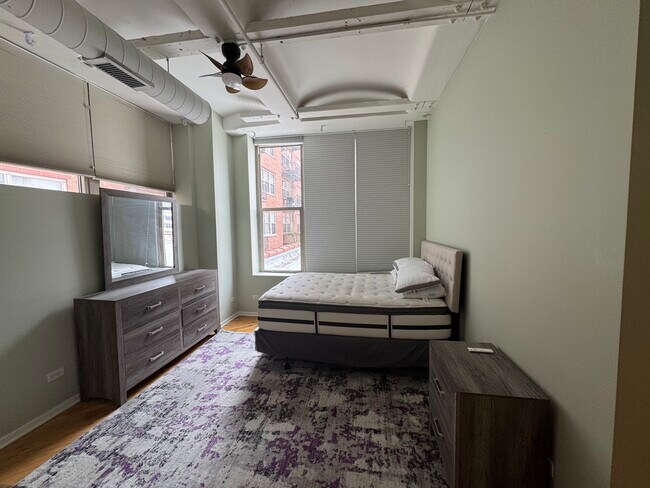 500 S Clinton St, Unit 500 S. Clinton Unit 404 in Chicago, IL - Building Photo - Building Photo