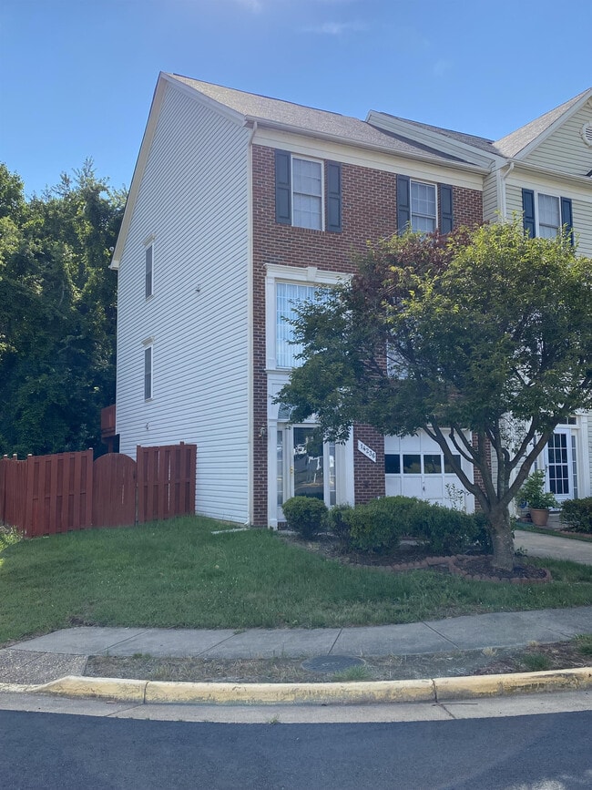 14236 Madrigal Dr in Woodbridge, VA - Building Photo - Building Photo