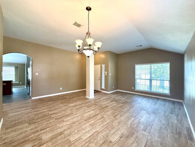 10022 Driftwood Park Dr in Houston, TX - Foto de edificio - Building Photo